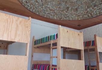 El Sunset Hostel allows 18 year olds to book a room