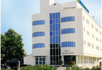 Hotel Sol Del Este allows 18 year olds to book a room