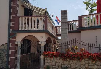 Apartments Liljana Privlaka has Balcony rooms