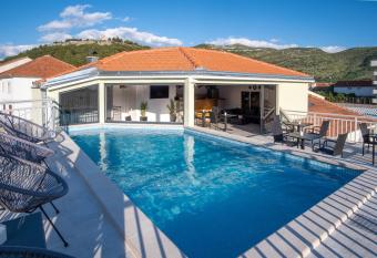 Apartments Sweet Dreams has Balcony rooms