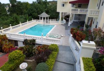 The Royal Kensington Villa 4 allows 18 year olds to book a room