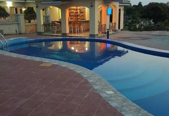 The Lahe Hotels has rooms with a private hot tub