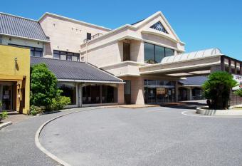 Spa&Resort Kujukuri Taiyou-no-sato allows 18 year olds to book a room