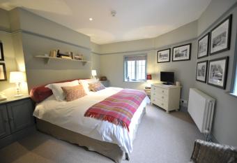 Bel And The Dragon-Churt allows 18 year olds to book a room