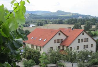 Alte Rose Gasthaus allows 18 year olds to book a room