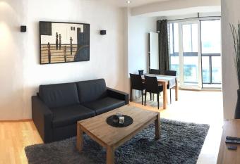 Caze Reykjavik Central Luxury Apartments has Balcony rooms