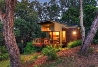 Montville Ocean View Cottages has Balcony rooms