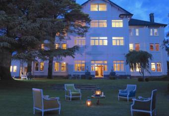 The Robertson Hotel allows 18 year olds to book a room