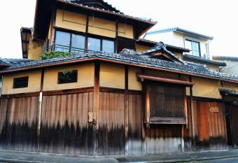 Higurashi-sou has Balcony rooms