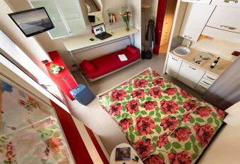 Dimora in Alba has Balcony rooms