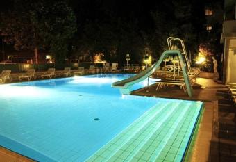 Hotel Giamaika has Balcony rooms