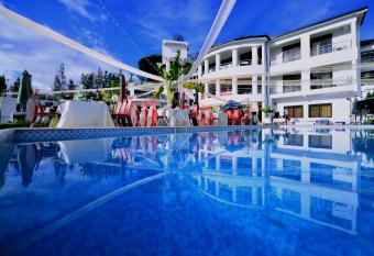 The Manor Hotel has rooms with a private hot tub