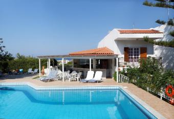 Remi Apartments has Balcony rooms