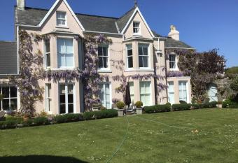 Newton Cottage allows 18 year olds to book a room