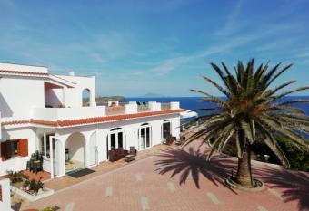 Hotel Calabattaglia has Balcony rooms