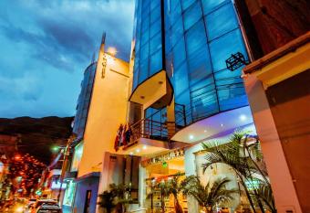 Grima Hotel has rooms with a private hot tub