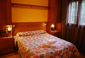 Camping El Roble has Balcony rooms