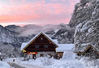 Hi  a Erlah has Balcony rooms