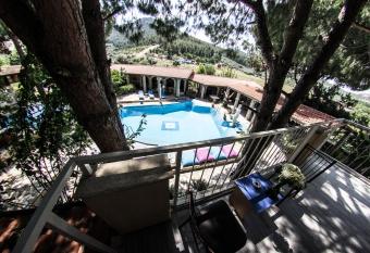 Atillas Getaway has Balcony rooms