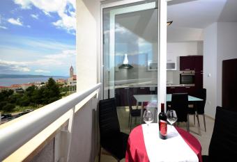 Apartment West has Balcony rooms