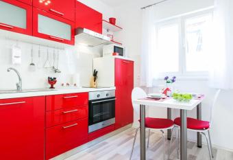 Bagi apartment in old town center allows 18 year olds to book a room