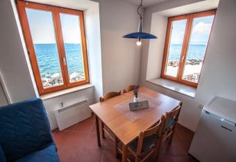 Apartments Punta Piran has Balcony rooms