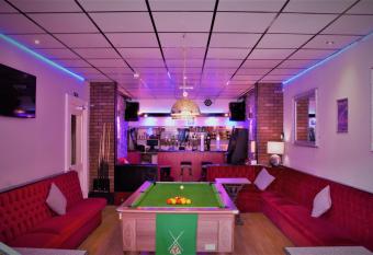 MyRoomz Silver Strand Hotel allows 18 year olds to book a room