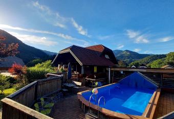 Apartment Pri Bo  tjanovcu has Balcony rooms