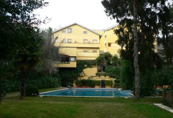 Benito Al Bosco allows 18 year olds to book a room