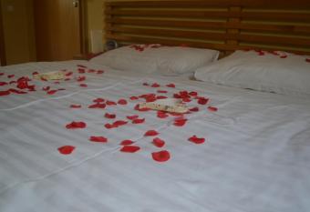 Penzion U Z  meck   Zahrady has rooms with a private hot tub