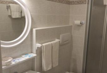 Albergo Lucia has Balcony rooms