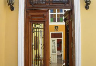 Residencial Miraflores B&B allows 18 year olds to book a room