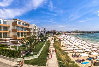 Olympia Beach Complex has Balcony rooms