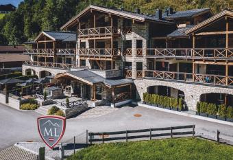 AvenidA Mountain Lodges Saalbach has Balcony rooms