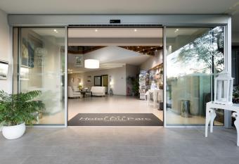 Du Parc allows 18 year olds to book a room