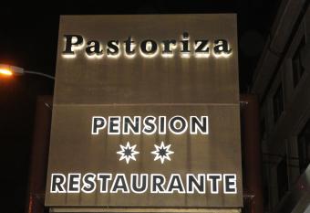 Pensi  n Pastoriza has Balcony rooms