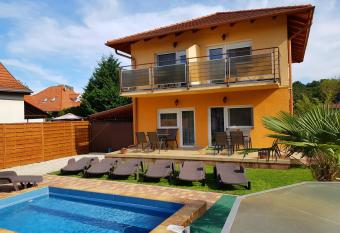 Napsug  r Villa B has Balcony rooms