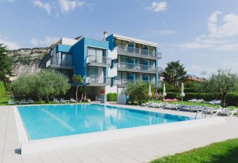 Hotel Holiday Sport & Relax allows 18 year olds to book a room