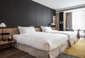 David s Deer Hotel allows 18 year olds to book a room