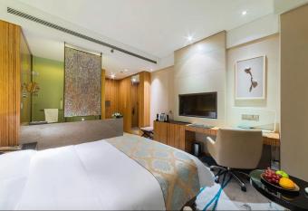 Yinchuan Xifujing Hotel allows 18 year olds to book a room