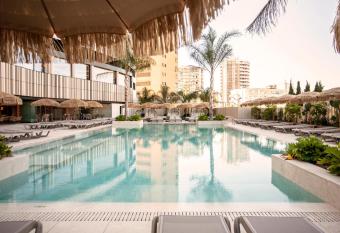 Hotel Primavera Park allows 18 year olds to book a room