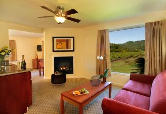 West Sonoma Inn & spa has rooms with a private hot tub
