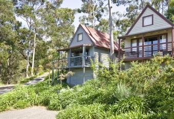 Great Ocean Road Cottages has Balcony rooms