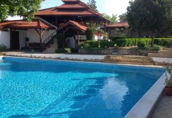 Hotel Accent allows 18 year olds to book a room