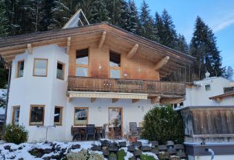 Haus Carina has Balcony rooms