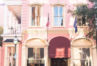 Meeting Street Inn has Balcony rooms