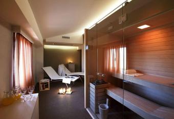 Villa Luisa has Balcony rooms