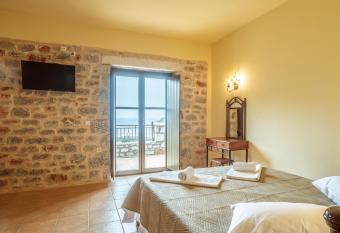 Onar Mani Suites has Balcony rooms