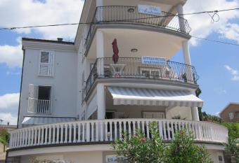 Apartments Antonia has Balcony rooms