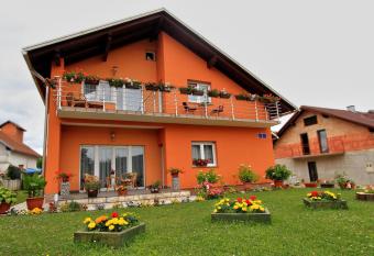 Vila Julija - Apartment & rooms has Balcony rooms